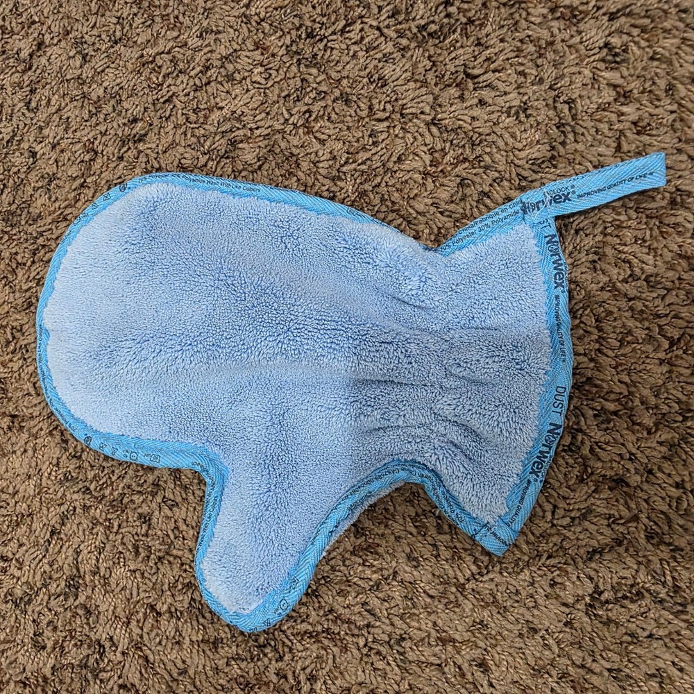 Norwex Dusting Mitt Blue Microfiber BacLock Cleaning Tool New Without Tags - Picture 3 of 3